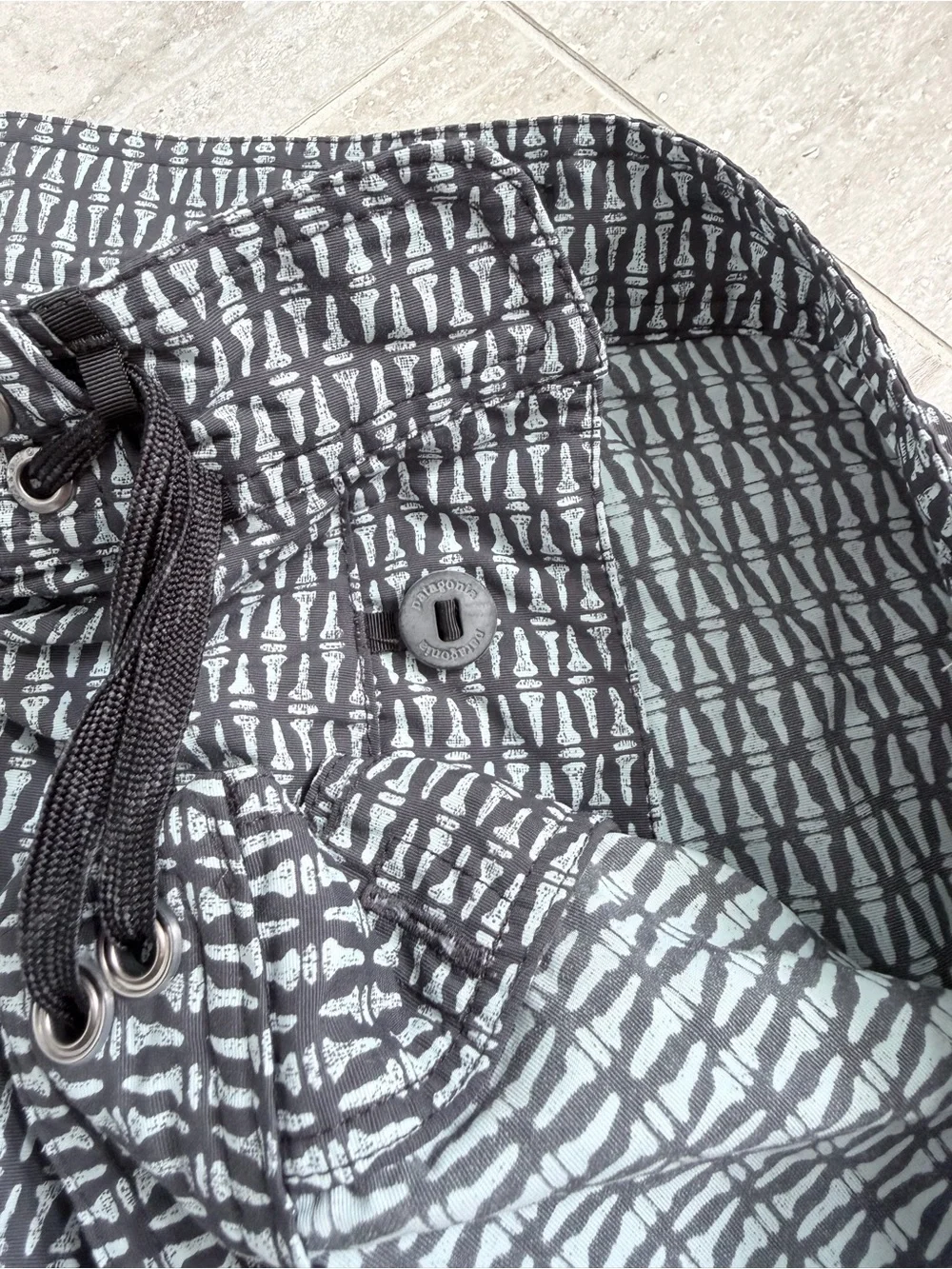 Patagonia Men’s 38 Board Shorts Swim Trunks Gray Black Print Surf 10” Inseam